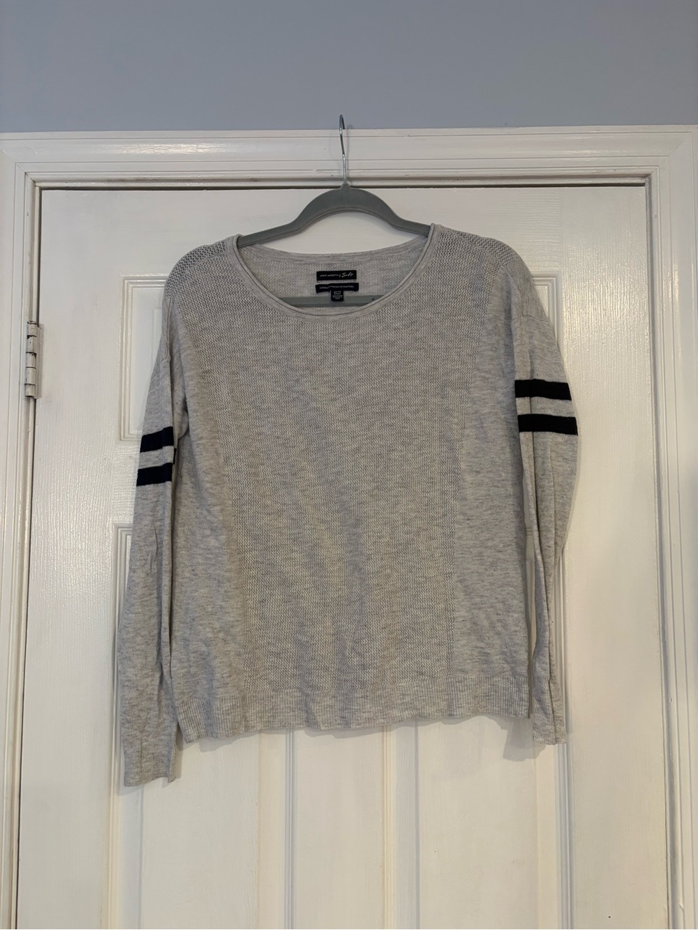 American Eagle Light Gray Sweater